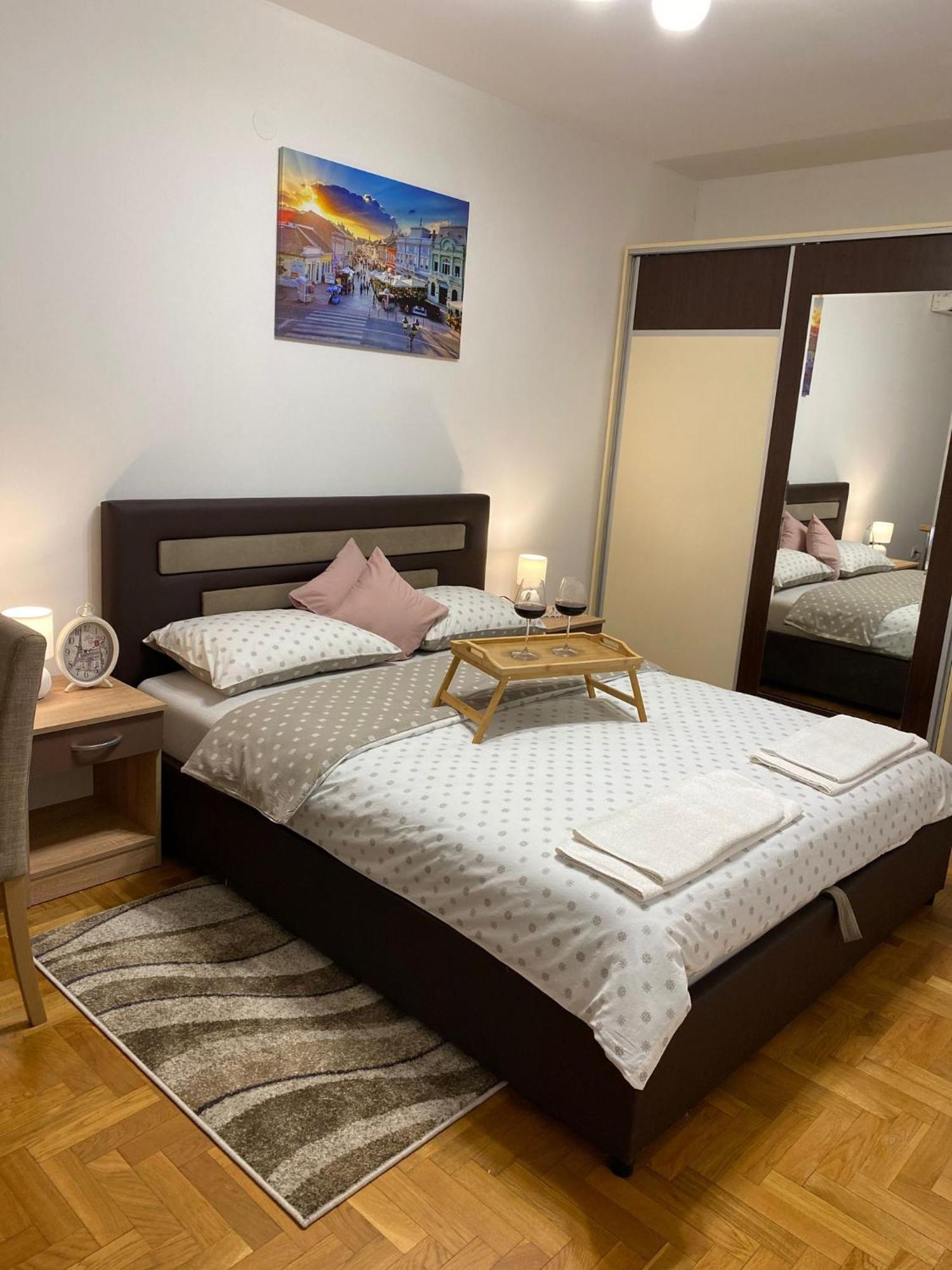 Apartman Ns Dan Centar Novi Sad Bagian luar foto